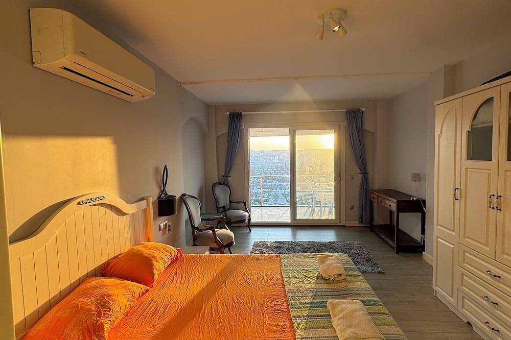 Chic huge villa with sea view private pool 4 bedrooms, 2 living room in Bodrum in Bodrum, Provinz Muğla