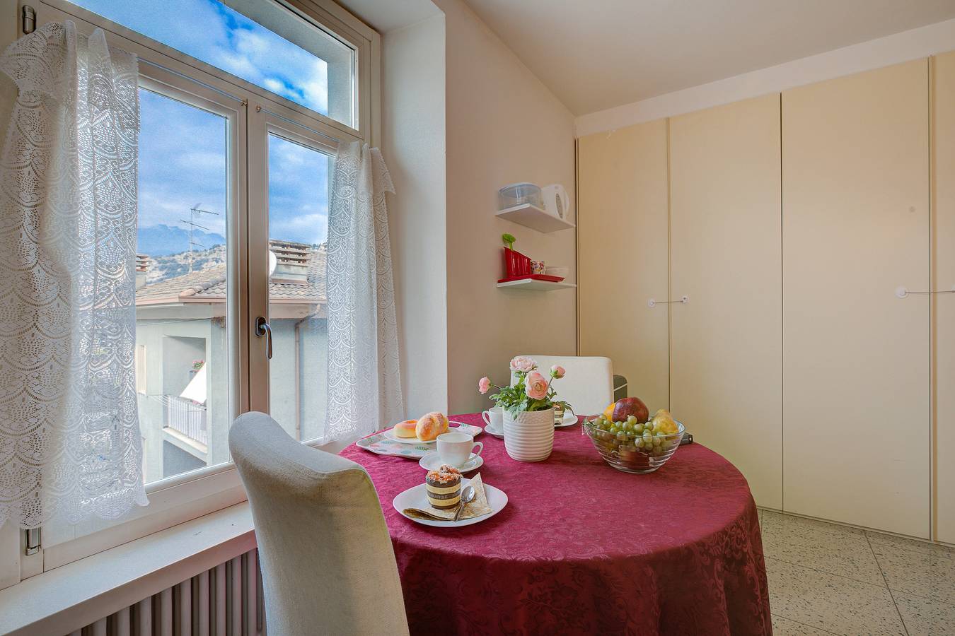 Charming Hotel Apartment: Steps from Beach & Restaurants in Torbole, Nago-Torbole