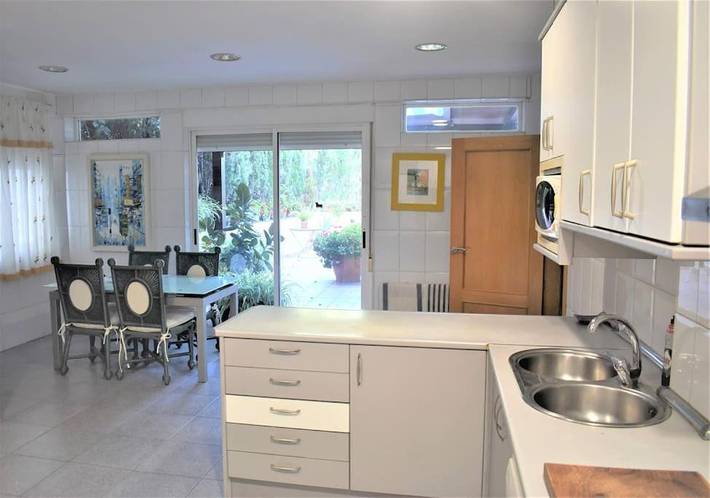 Gîte pour 16 personnes, avec Balcon et Terrasse ainsi que Jardin et Vue à Saragosse - 4