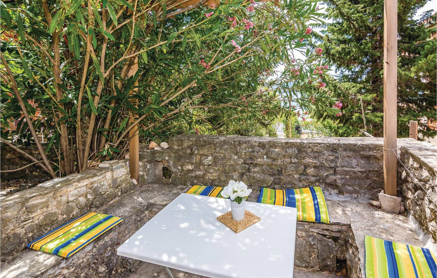 Entire holiday apartment, Holiday apartment for 4 people with terrace in Donji Karin, Zadar