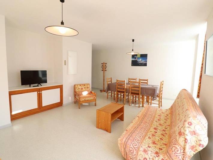 Gîte pour 4 personnes, avec jardin à Saint-Vincent-de-Salers - 4