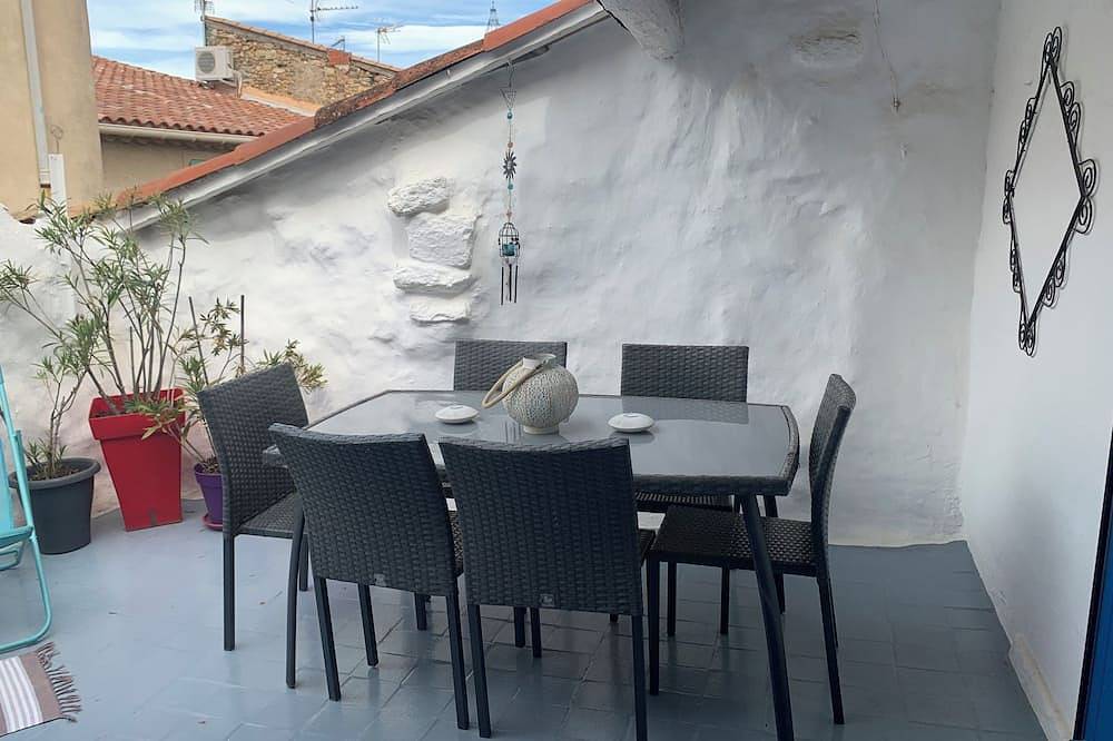 The daring home between sea and mountains perfect for family vacations in Cazouls-lès-Béziers, Costa mediterránea (Francia)