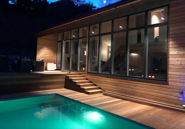 Chalet für 6 Personen, mit Terrasse und Garten sowie Pool und Sauna
