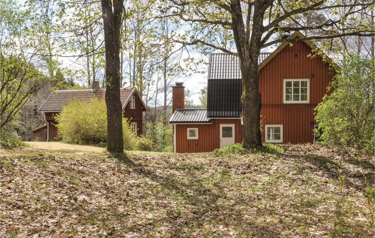 Hus för 5 Personer med trädgård in Dalslands kanal