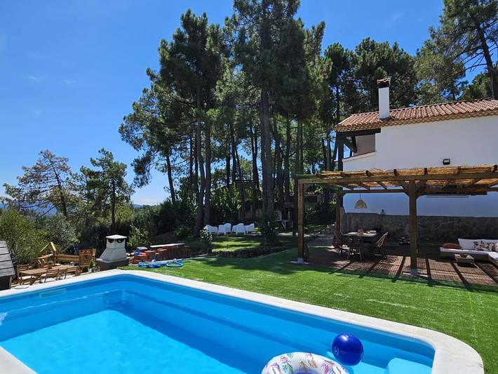 Apartamento para 6 personas, con vistas además de jardín y piscina, Familias con niños en El Tiemblo