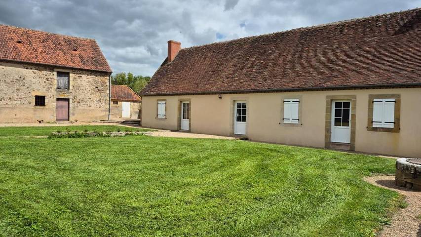 Location de vacances pour 8 personnes, avec Terrasse ainsi que Jardin et Vue à Meaulne