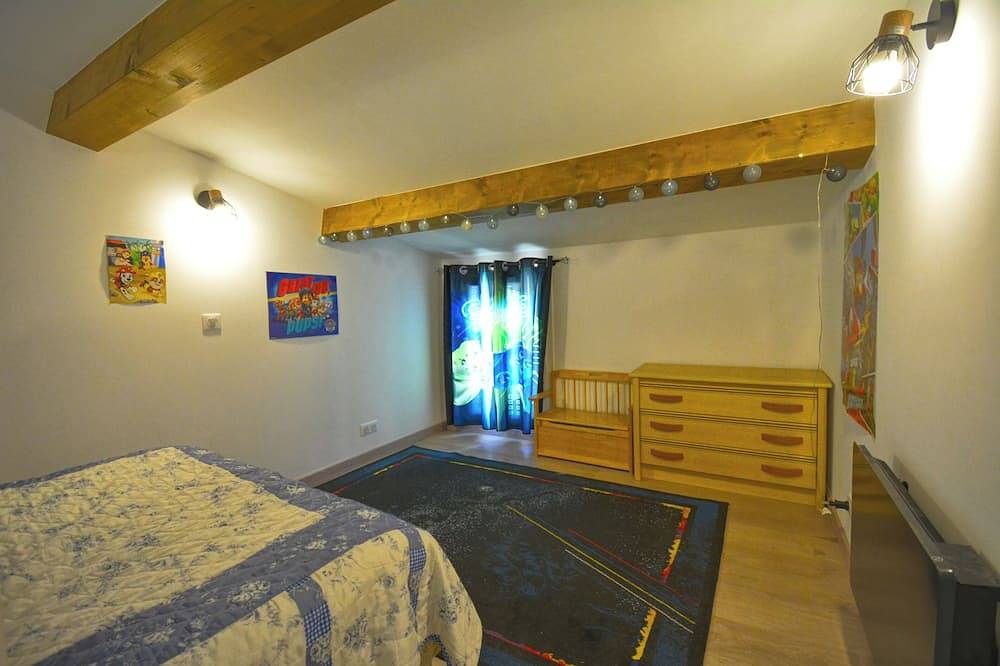Provencal house in the countryside in Tanneron, Draguignan region