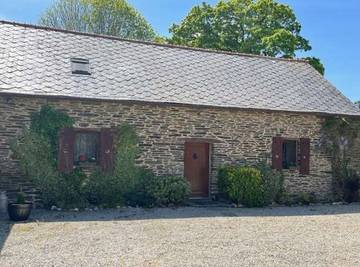 Gîte pour 6 personnes, avec terrasse et jardin dans Bon Repos sur Blavet