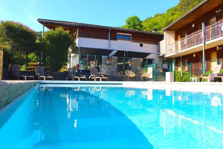 Hôtel pour 2 personnes, avec Terrasse et Jardin ainsi que Piscine et Vue