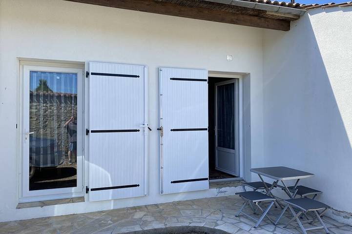 Ganze Wohnung, Furnished duplex studio with air-conditioned parking space in Surgères, Rochefort und Umgebung