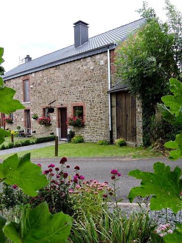 Gîte pour 2 personnes, avec terrasse ainsi que jardin et sauna dans Beffe
