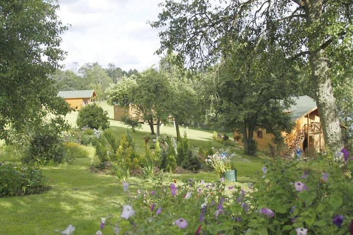 Ferienhaus für 8 Personen, mit Terrasse und Garten sowie Sauna und Seeblick