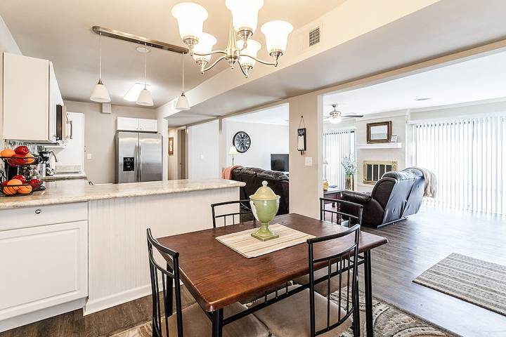 Vacation rental for 4 people, with pool and balcony, with pets in Germantown