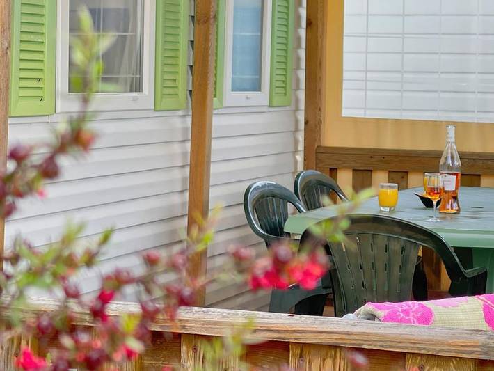Camping Le Welcome - Mobilheim 6 personen - Mh 2Ch Vintage - Halbüberdachte Terrasse in Mesquer, Côte d'Amour
