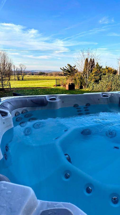 Location de vacances pour 14 personnes, avec Jacuzzi et Terrasse ainsi que Jardin et Sauna dans Banneux
