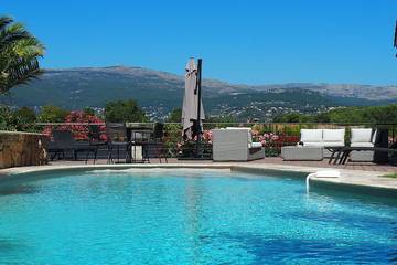 Location de vacances pour 12 personnes, avec jardin à Mouans-Sartoux