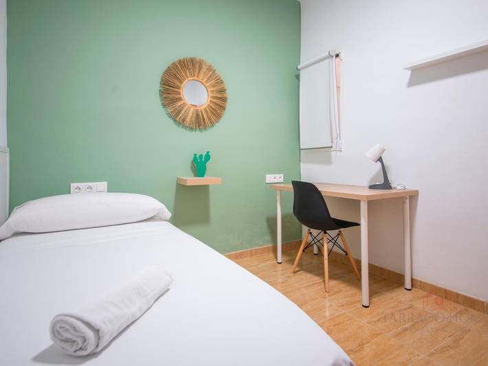 Apartamento vacacional entero, Retiro junto a la playa con WiFi y aire acondicionado - 600m a Platja de Miracle in Tarragona, Costa Dorada