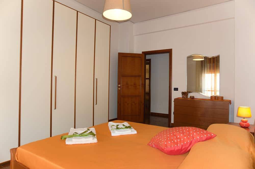 Ganze Wohnung, Ferienhaus Neverending Sea: Wohnung mit Meerblick im Zentrum von Salerno in Salerno, Tyrrhenische Küste Kampanien