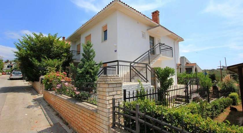 Casa de vacaciones para 12 personas, con jardín y balcón - 1