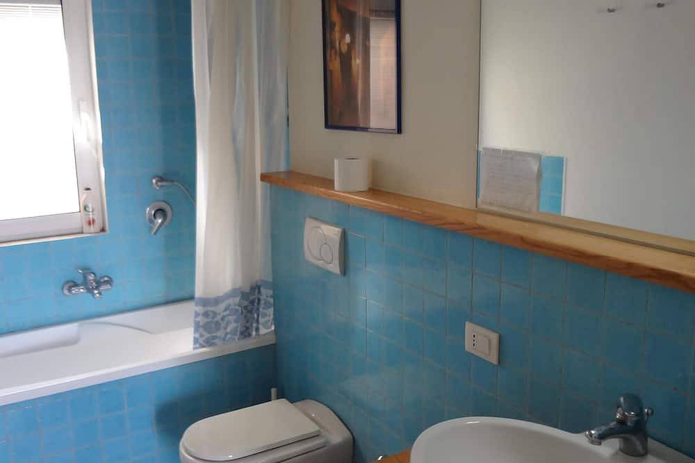 Apartamento entero, Piso / apartamento - Carloforte in Carloforte, Provincia de Carbonia-Iglesias