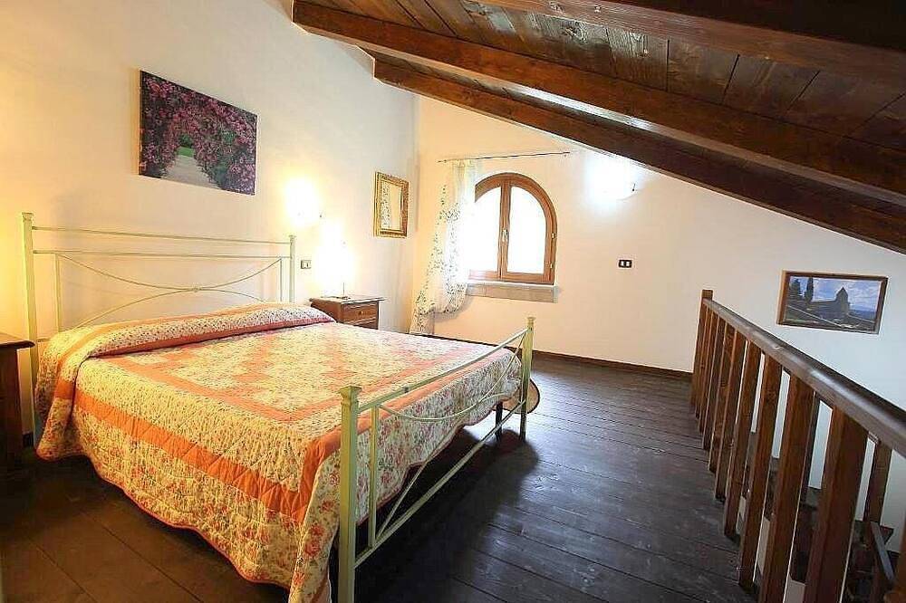 Villa Giuncalia C: A welcoming apartment surrounded by the greenery, with Free Wi-Fi. in Giungano, Cilento