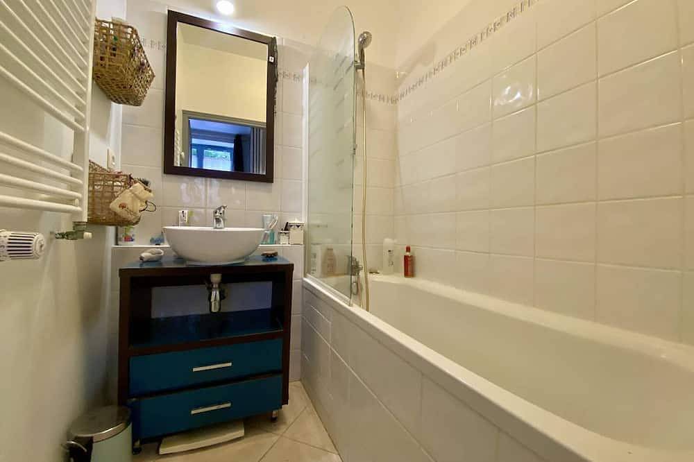 Entire apartment, Charming T2 Larressore - Private Parking - Wifi Included in Larressore, Bayonne region