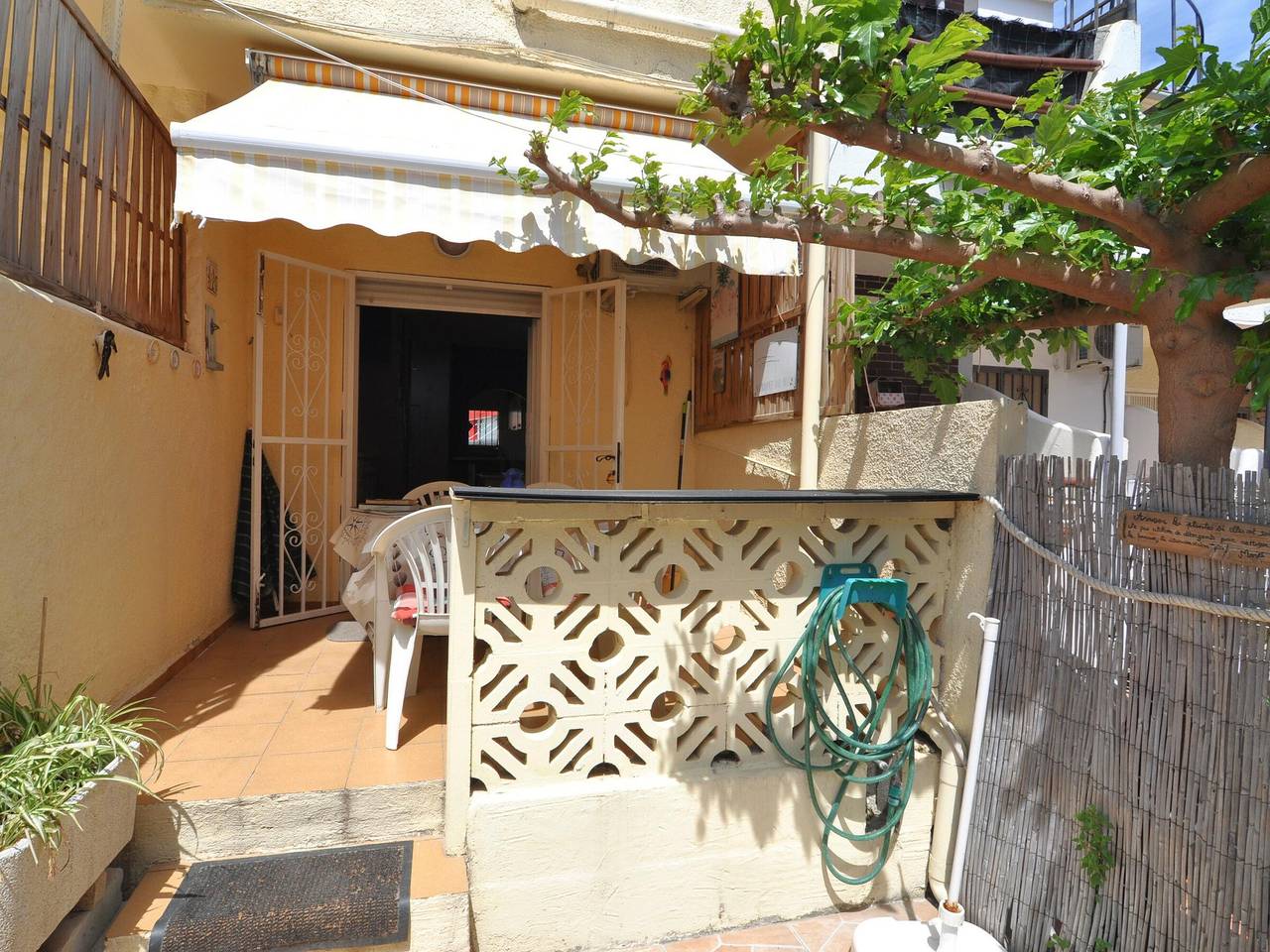 Charmantes Ferienhaus in Roses, 1000m vom Strand, ideal für 5 Personen, mit Garten & Terrasse in Santa Margarida, Roses