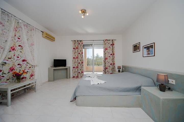 Ferienwohnung für 3 Personen, mit Garten und Pool in Archangelos - 3