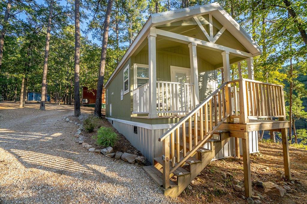 Magnolia Cottage at Safe Harbor Brady Mountain on Lake Ouachita! in Lake Ouachita