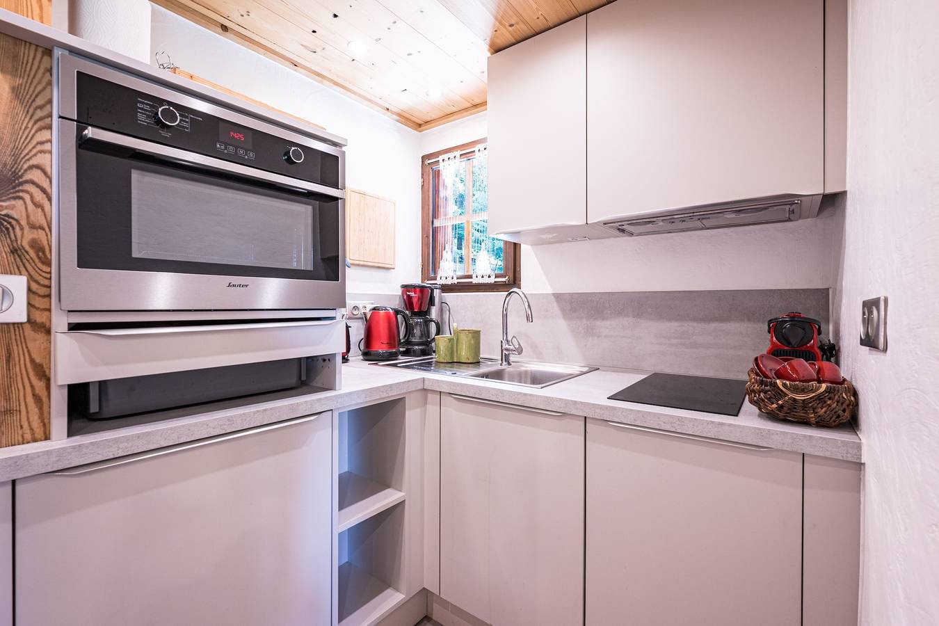 Chalet Vardasse – Alpencharme & Ruhe, gemeinsamer Pool und Whirlpool in Manigod, Annecy und Umgebung