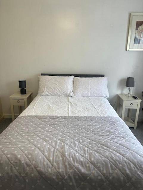Gîte pour 2 personnes, avec terrasse et jardin à Corby