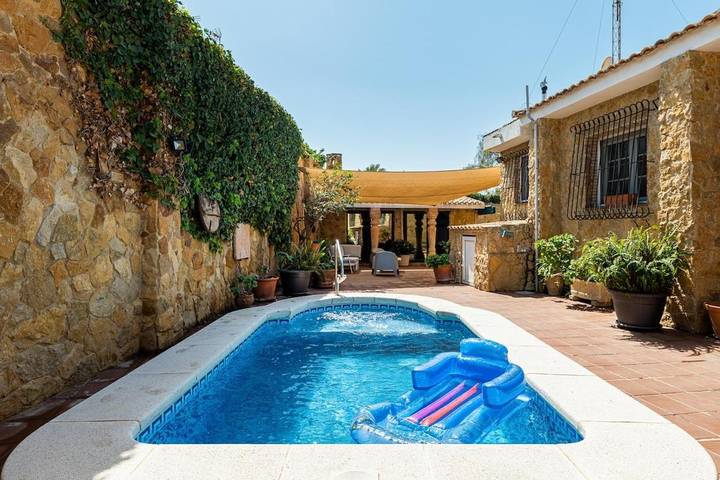Maison de vacances pour 16 personnes, avec Balcon et Jacuzzi ainsi que Terrasse et Jardin dans Los Balcones