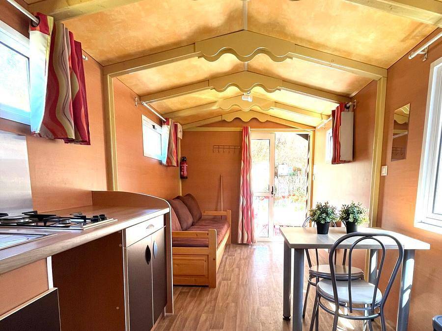 Camping Le Célé - Hébergement 3 personnes - Roulotte Jean Paul in Saint-Sulpice (Lot), Parc Naturel Régional des Causses du Quercy