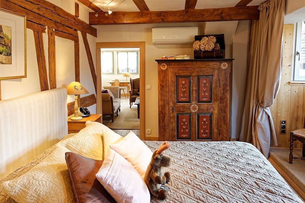 Ganze Wohnung, Der Elsässische Hirsch***** Ausgefallene 5* Fewo mit Panoramablick. Ruhige Lage. in Riquewihr, Regionaler Naturpark Belchen der Vogesen