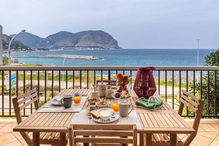 Appartamento per 4 persone, con Balcone e Terrazza nonché Panorama a Addaura