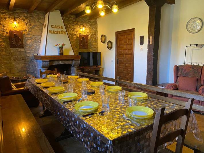 Casa de vacaciones para 8 personas, con piscina y terraza además de vistas y jardín, Se admiten mascotas en Cuenca de Pamplona - 2