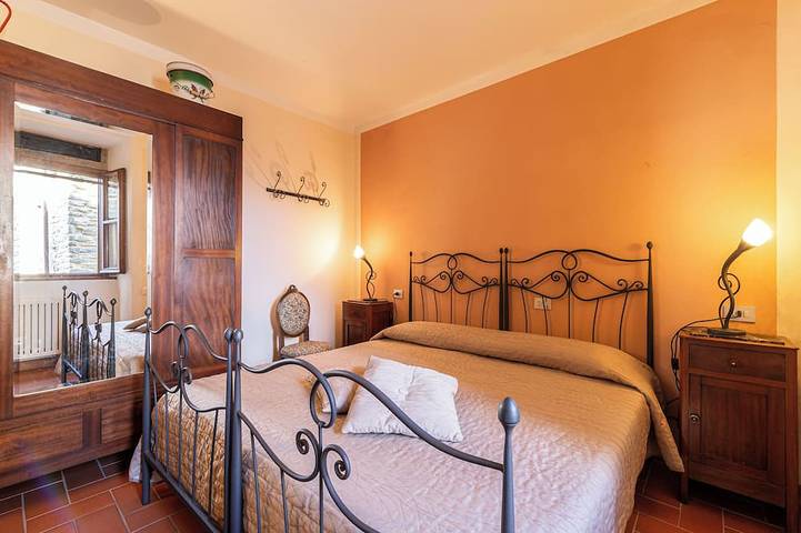 Casa Paolina, pierre rustique pour 4 personnes à la campagne in Ortignano Raggiolo, Casentino