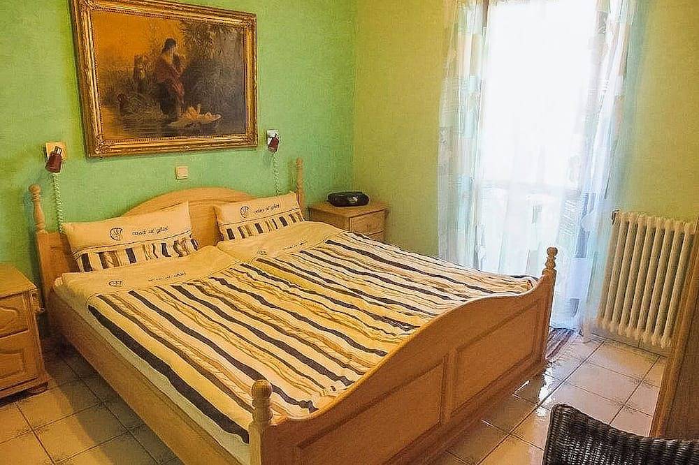 Charming 3-room rustico in a quiet & sunny location with beautiful lake view in Piancassone, Trarego Viggiona