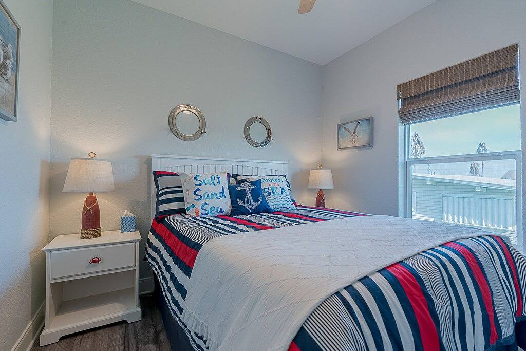 Great home in Sea Isle! Short distance to the Beach! in Galveston Island, Galveston