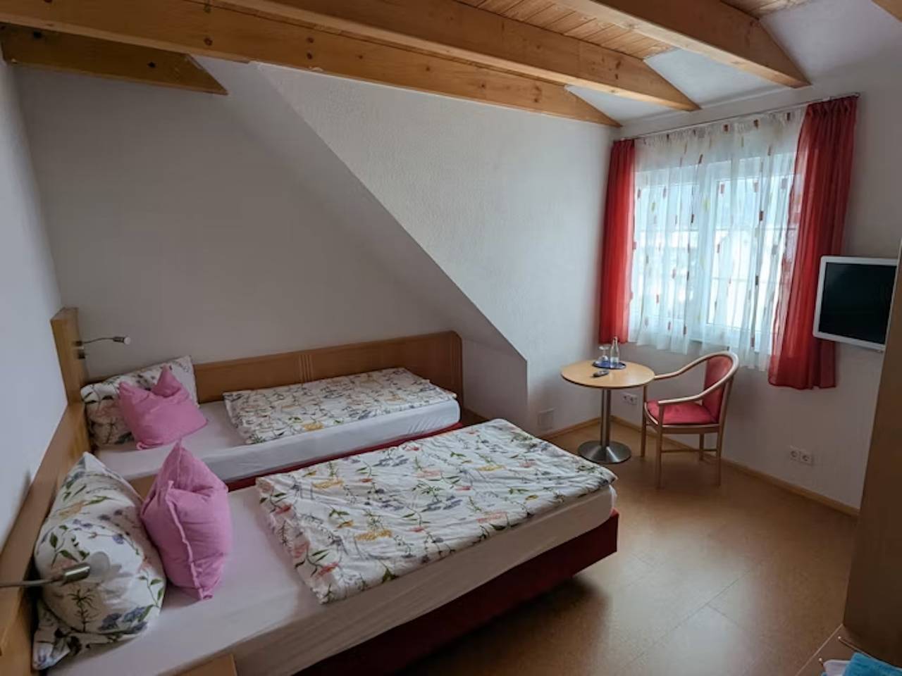 Steakhüsli Hotel - Restaurant - Familienzimmer mit Küche in Schopfheim, Südschwarzwald