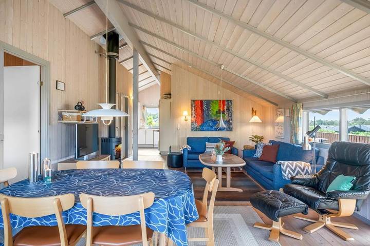 Ferienhaus mit Kamin und großer Terrasse in Henne Strand – Erholung inmitten der Natur in Henne, Varde