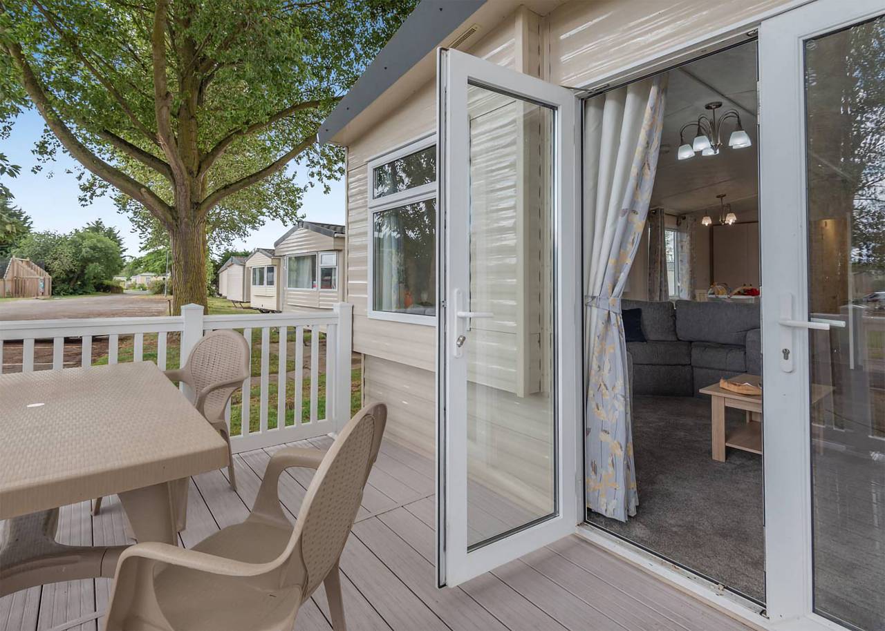 Gold Premium Caravan with parking & decking 6 in Skegness, Lincolnshire