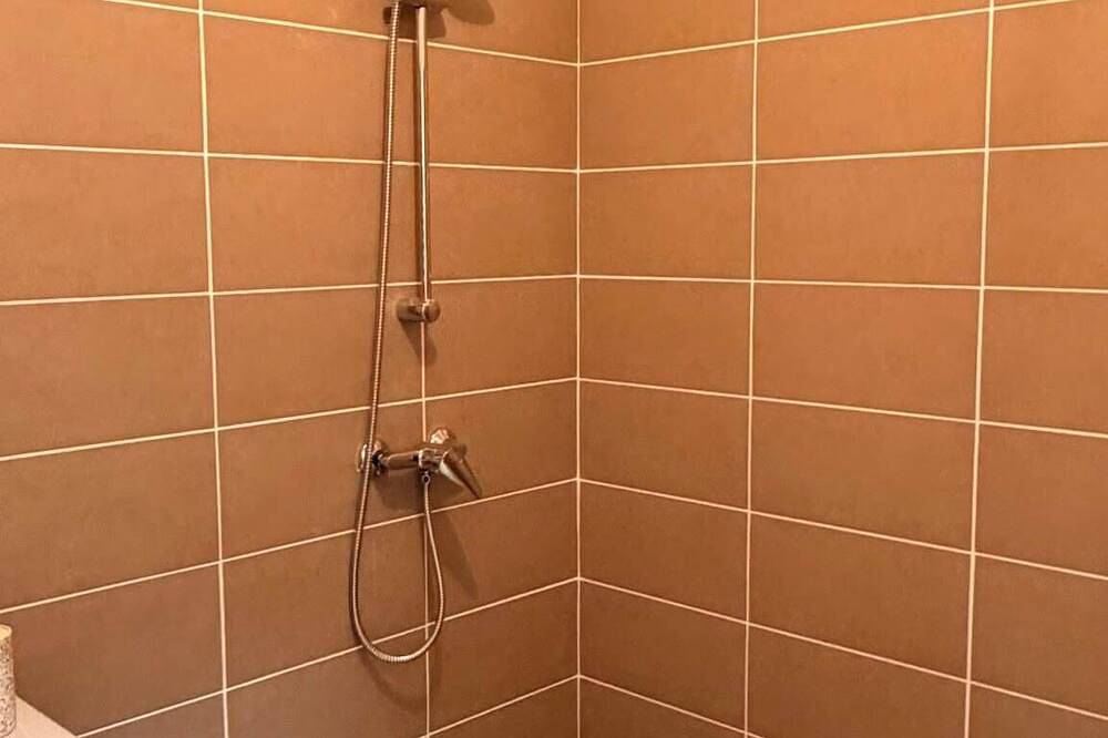 Entire apartment, Charmant T2 bis proche centre ville avec parking et abri vélo in Espalion, Aveyron