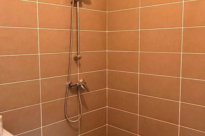 Appartement entier, Charmant T2 bis proche centre ville avec parking gratuit privatif in Espalion, Aveyron