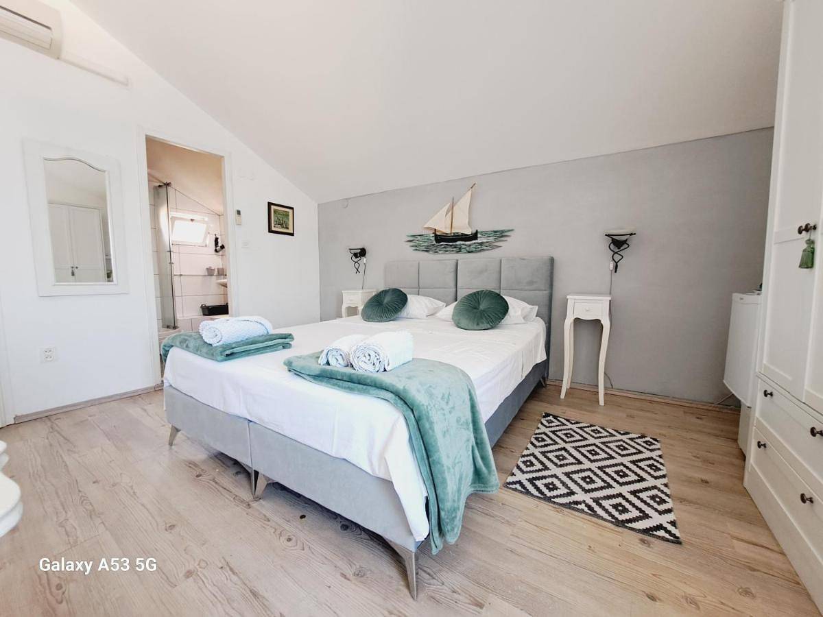 Heritage Rooms Kut in Ville de Vis, Vis (Dalmatia)
