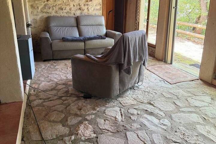 Ganze Wohnung, Unusual Atypique for nature lovers in a peaceful setting in the heart of Barjols in Barjols, Brignoles Region