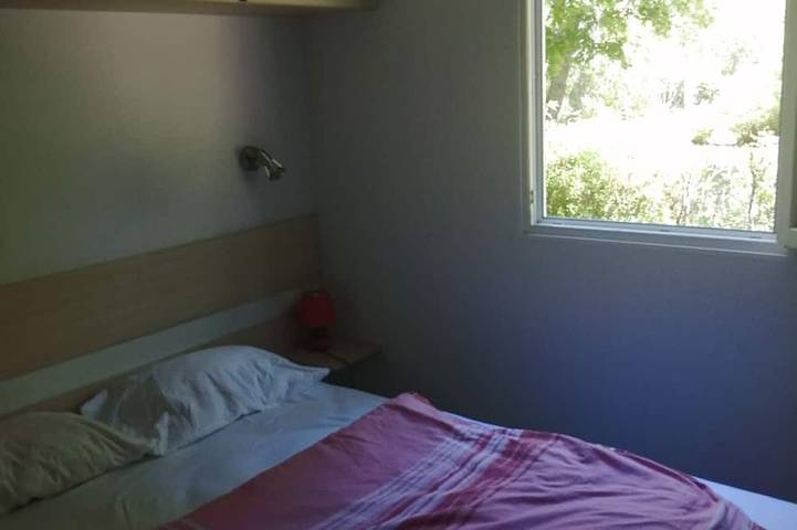 Gîte pour 6 personnes, avec jardin ainsi que terrasse et piscine, animaux acceptés à Saint-Léger-les-Mélèzes - 4