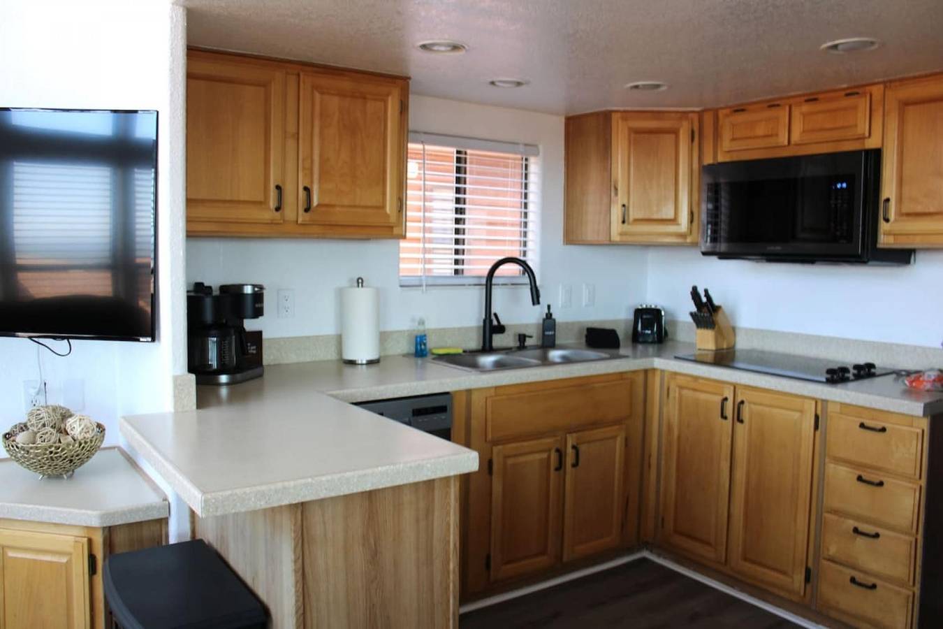 Entire apartment, Oceanview Cabin 20,  Private Jacuzzi &Large Deck in Del Norte County