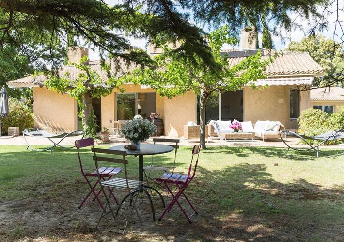 Location de vacances pour 12 personnes, avec jardin ainsi que piscine et vue à Châteauneuf-de-Gadagne - 3