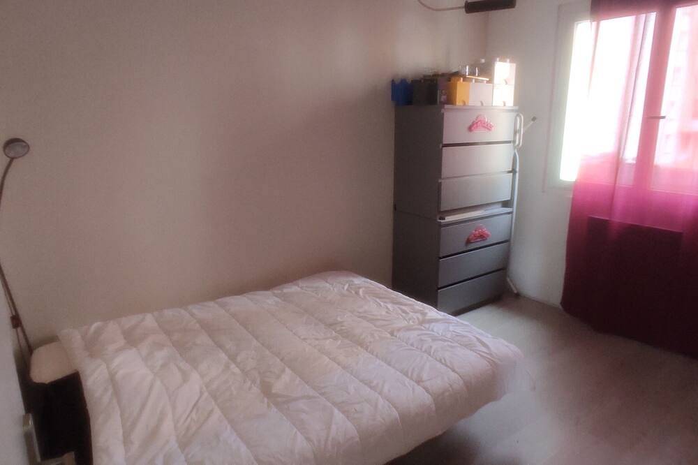 Entire apartment, I offer you a room in Bourgoin-Jallieu, La Tour-du-Pin region